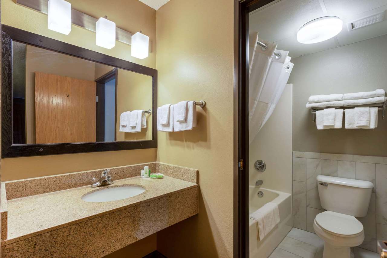 AmericInn by Wyndham Hartford WI — photo 4